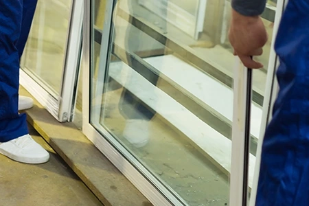 Commercial Glass Repair Technician in Carrollwood